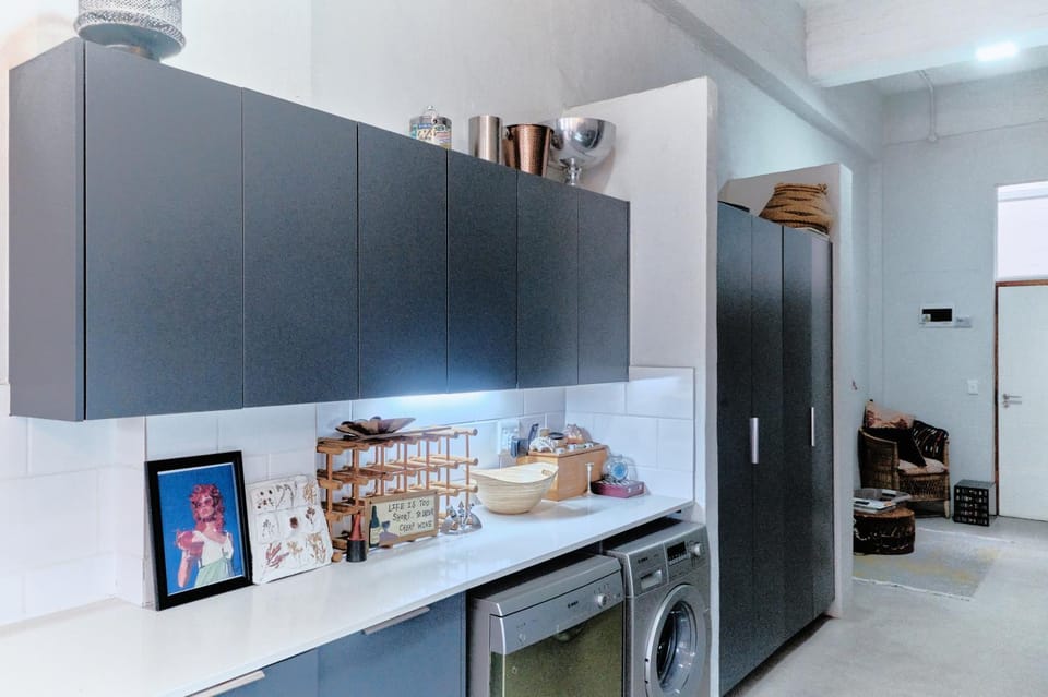 Kitchen or kitchenette, dishwasher