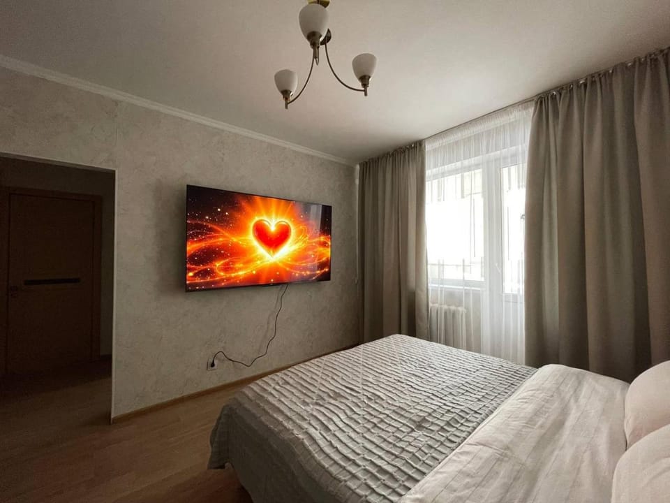 Bed, TV and multimedia, Photo of the whole room