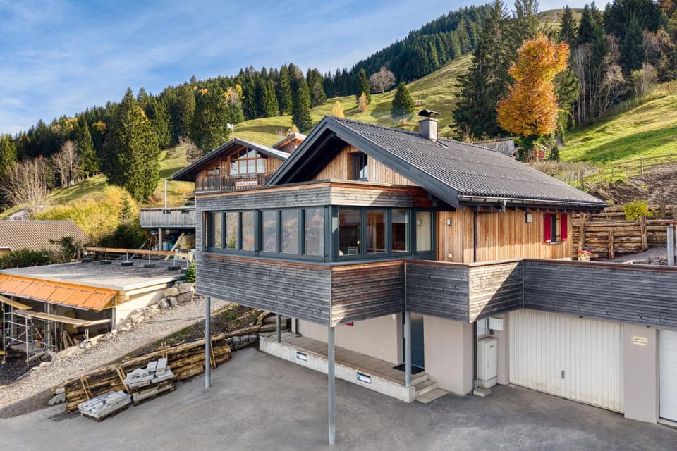 Property building, Facade/entrance, Off site