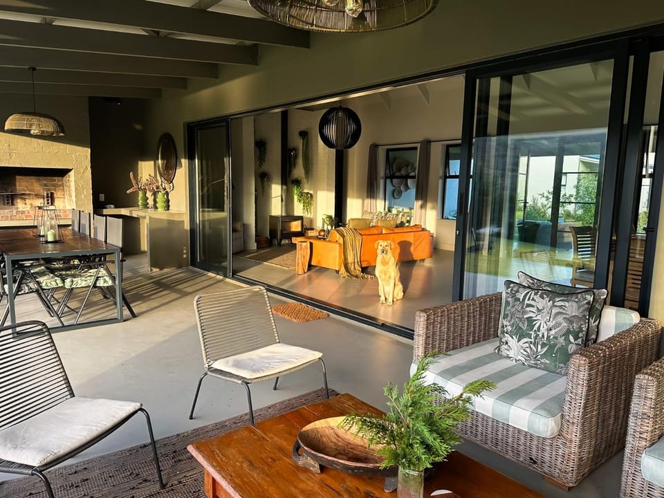 Patio, Living room, pet friendly