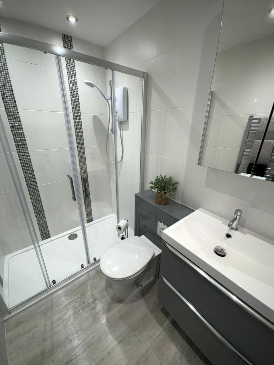 Shower, Toilet, Bathroom, towels