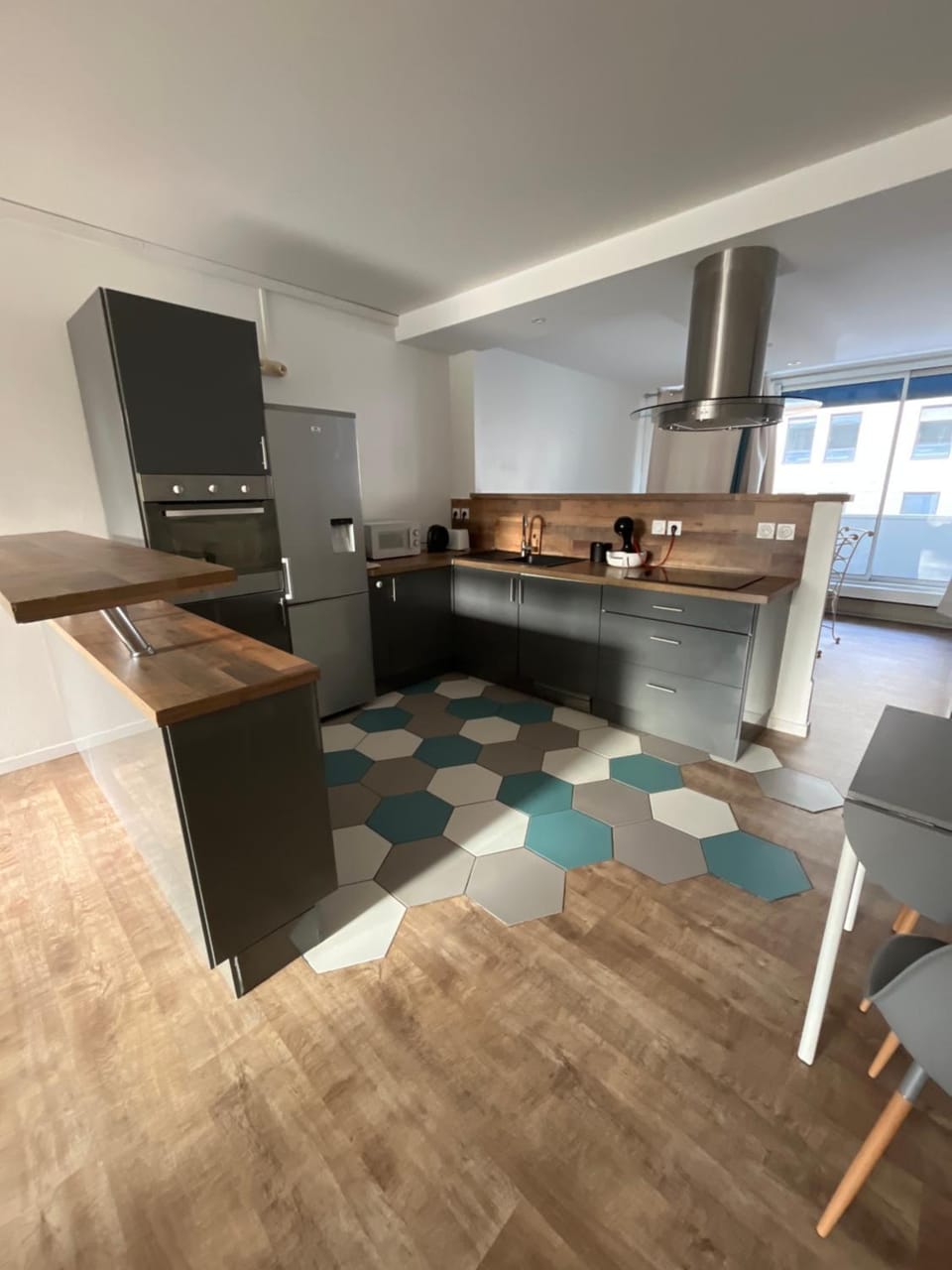 Kitchen or kitchenette, Dining area, dishwasher, oven