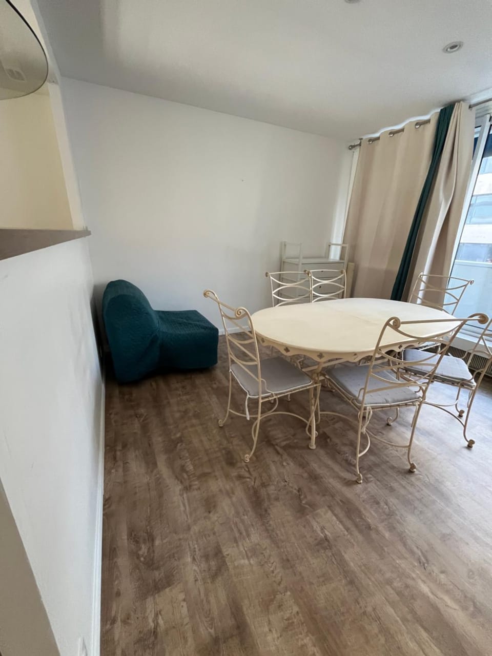 Seating area, Dining area