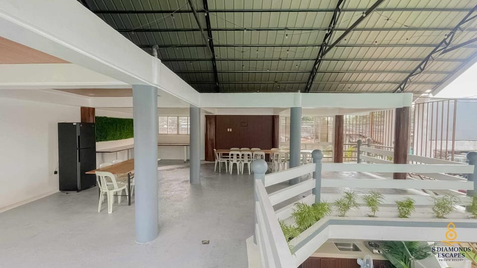 8 Diamonds Escapes Bed and Breakfast in Calamba