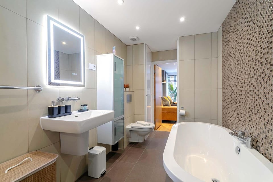 Shower, Toilet, Bathroom, Decorative detail, Bath, towels