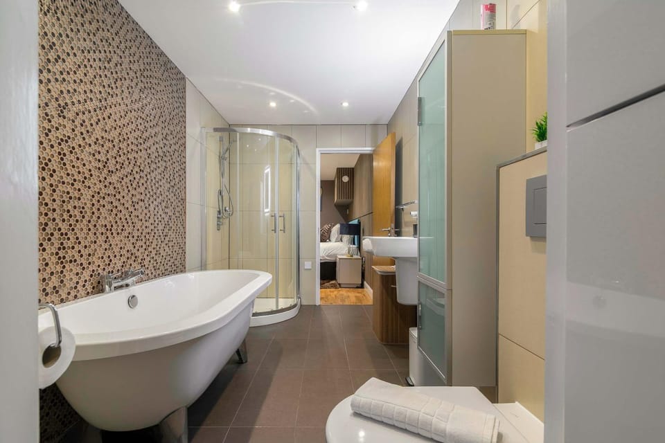 Shower, Toilet, Bathroom, Decorative detail, Bath