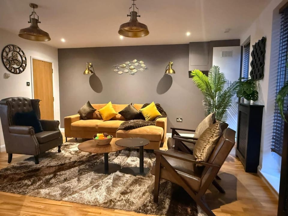Living room, Decorative detail, Seating area, internet