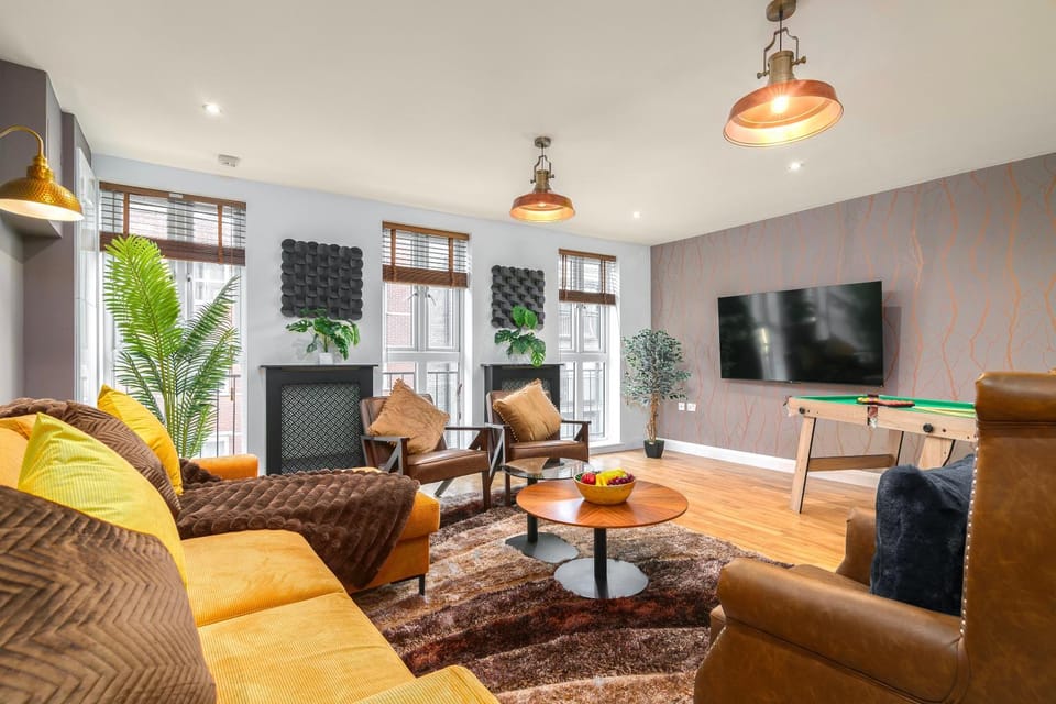 TV and multimedia, Living room, Decorative detail, Seating area, heating, internet