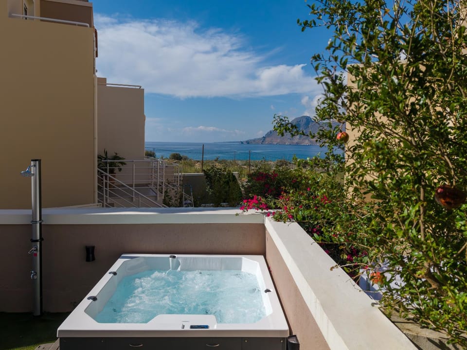 Hot Tub, Pool view, Swimming pool