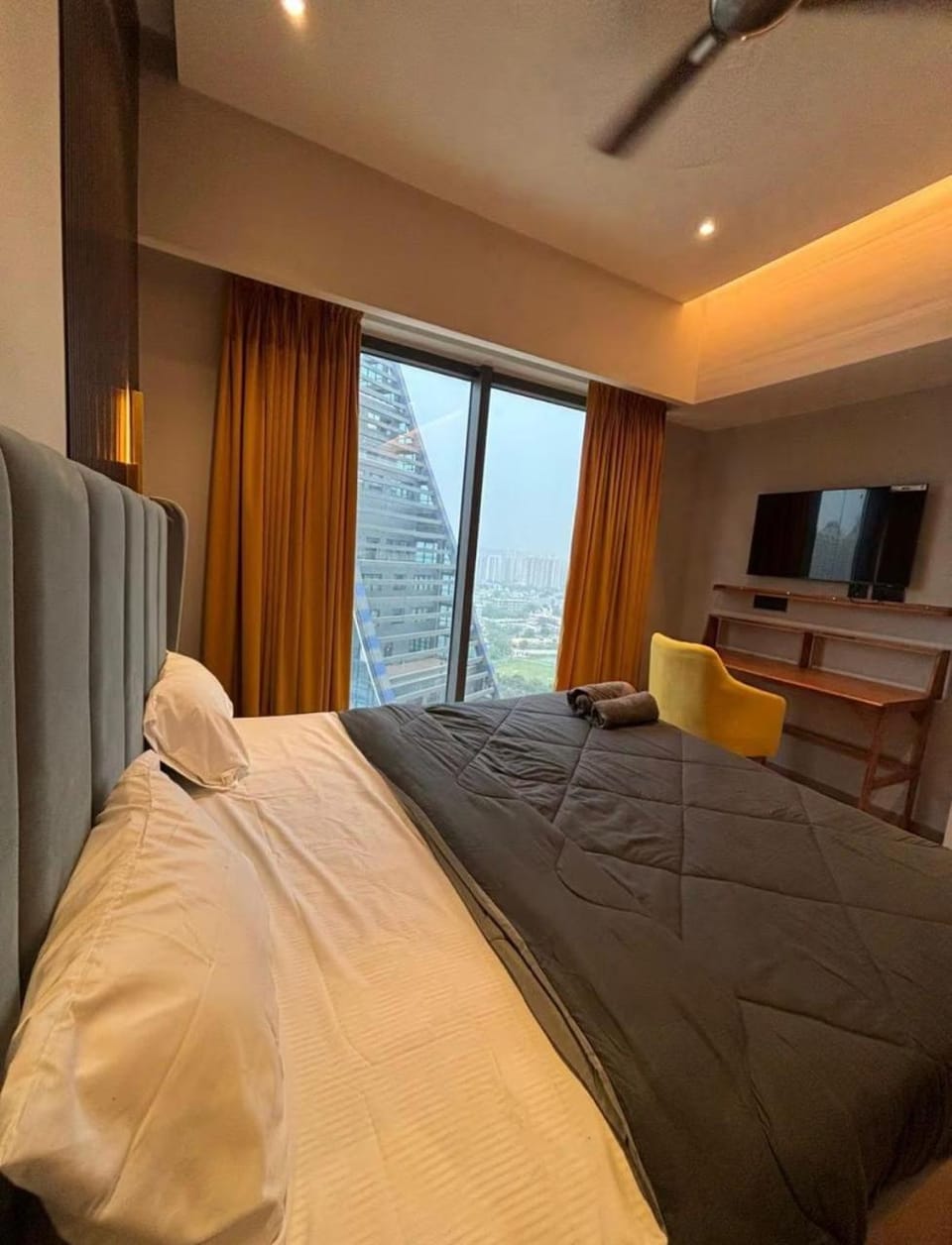 Bed, TV and multimedia, Bedroom