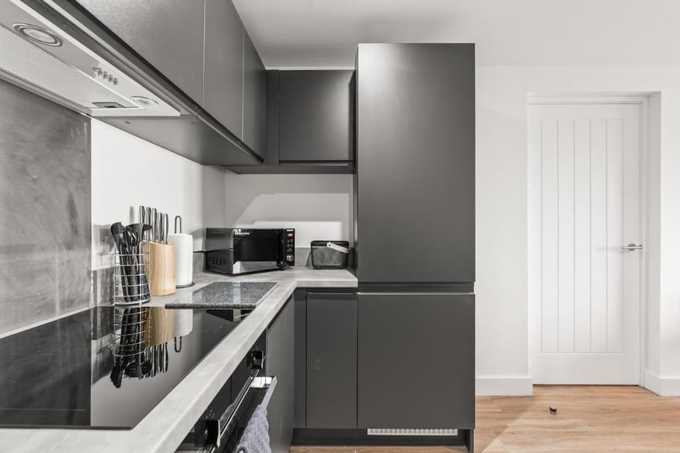 microwave, oven, stove, kitchen