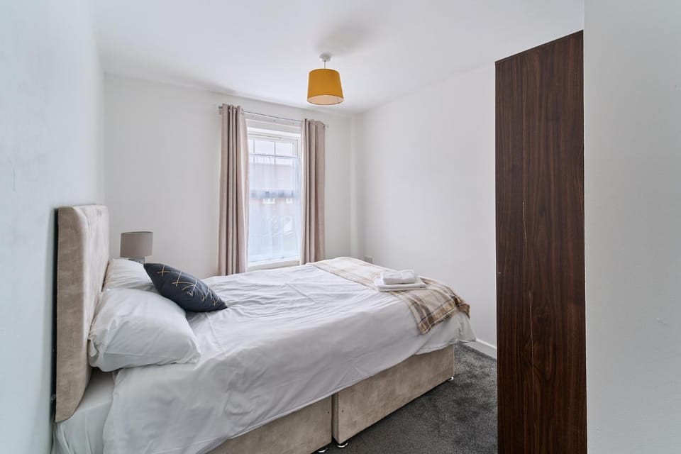 Bed, Bedroom, towels, wardrobe