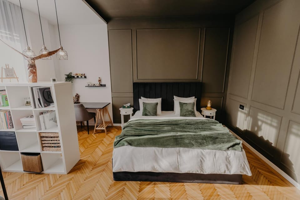 Bedroom, wardrobe