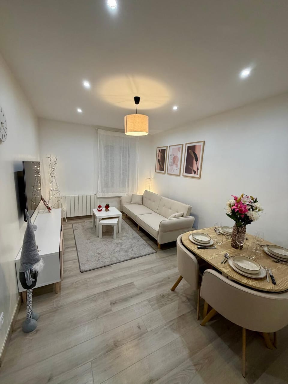 TV and multimedia, Living room, Seating area, Dining area