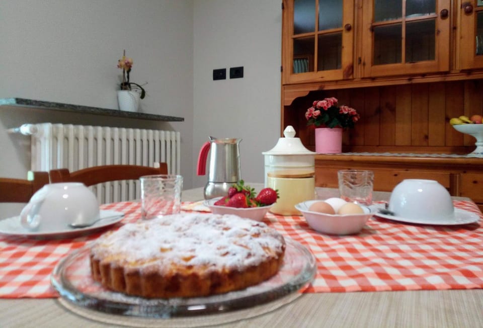Food and drinks, Food, Breakfast, Family