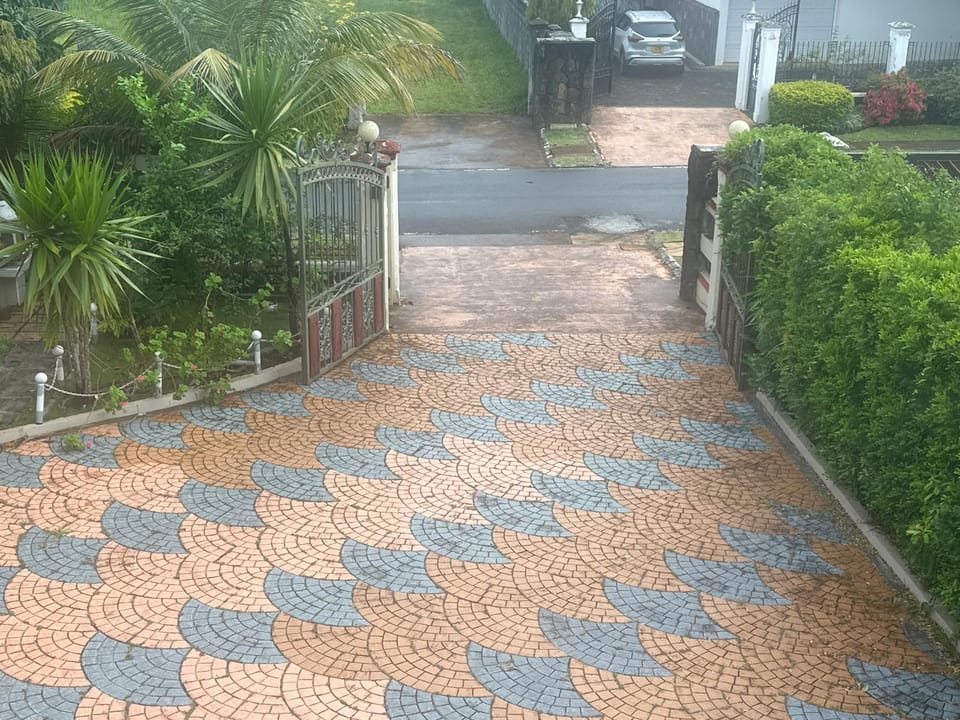 Neighbourhood, Garden view, Street view