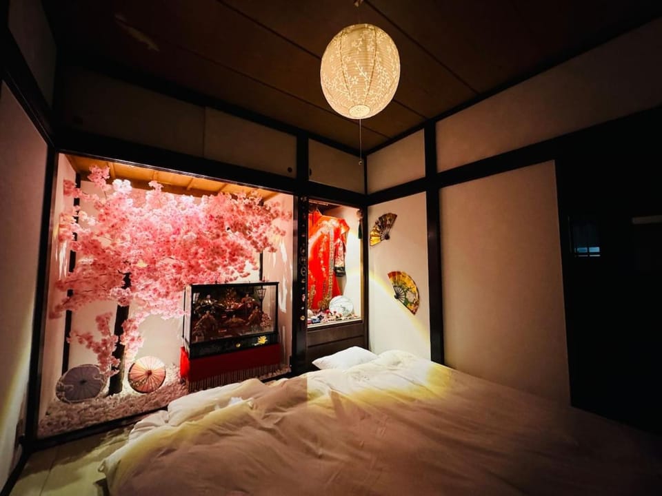 Photo of the whole room, Bedroom