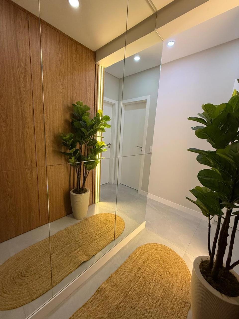 Apartamento moderno, a 200 metros da praia com pátio,piscina e churrasqueira privativa 2 vagas de garagem Apartment in Porto Belo