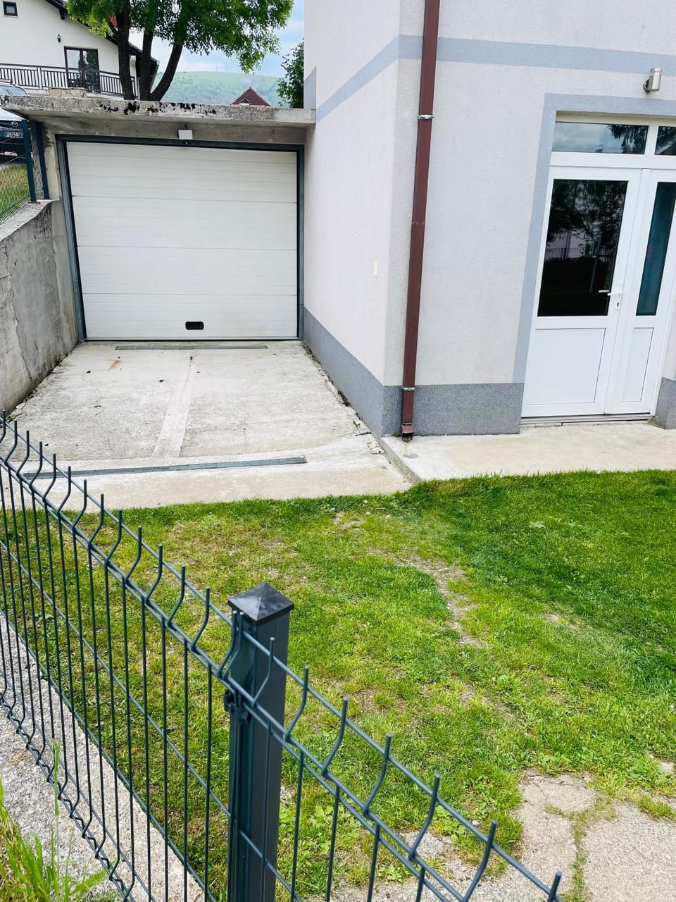 Property building, Spring, Day, Garden, Garden view, Parking