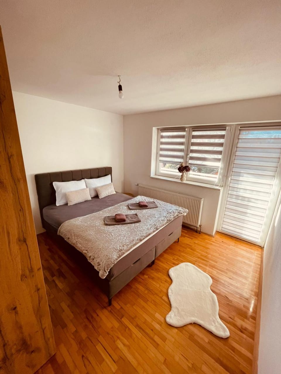 Bed, Photo of the whole room, Bedroom, towels