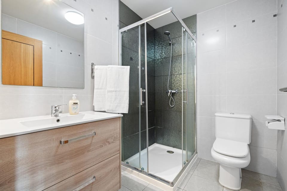Shower, Bathroom, towels