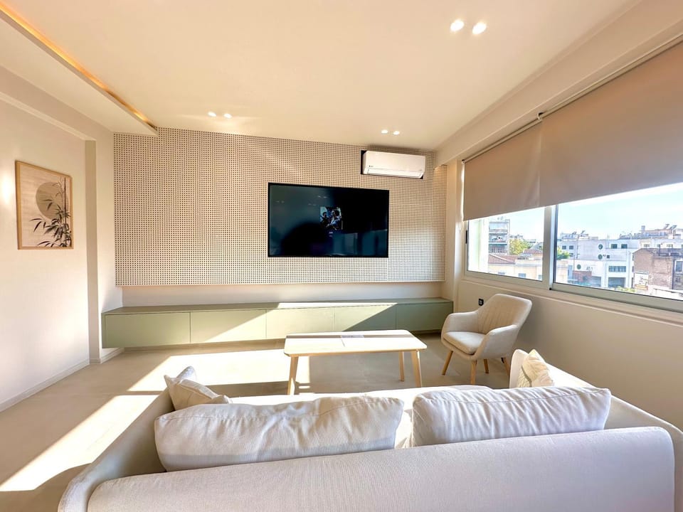 TV and multimedia, Living room, Seating area, Evening entertainment, air conditioner