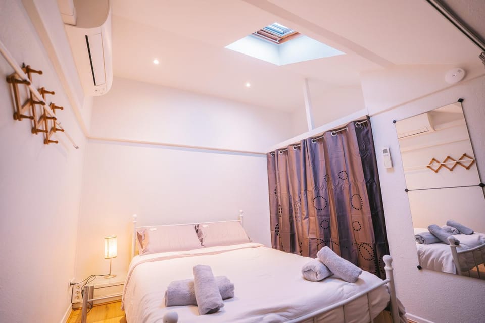 Bed, Photo of the whole room, Bedroom, towels, air conditioner