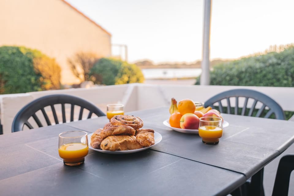 Day, Dining area, Lake view, Breakfast
