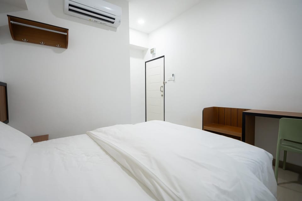 Bed, Photo of the whole room, Bedroom, air conditioner