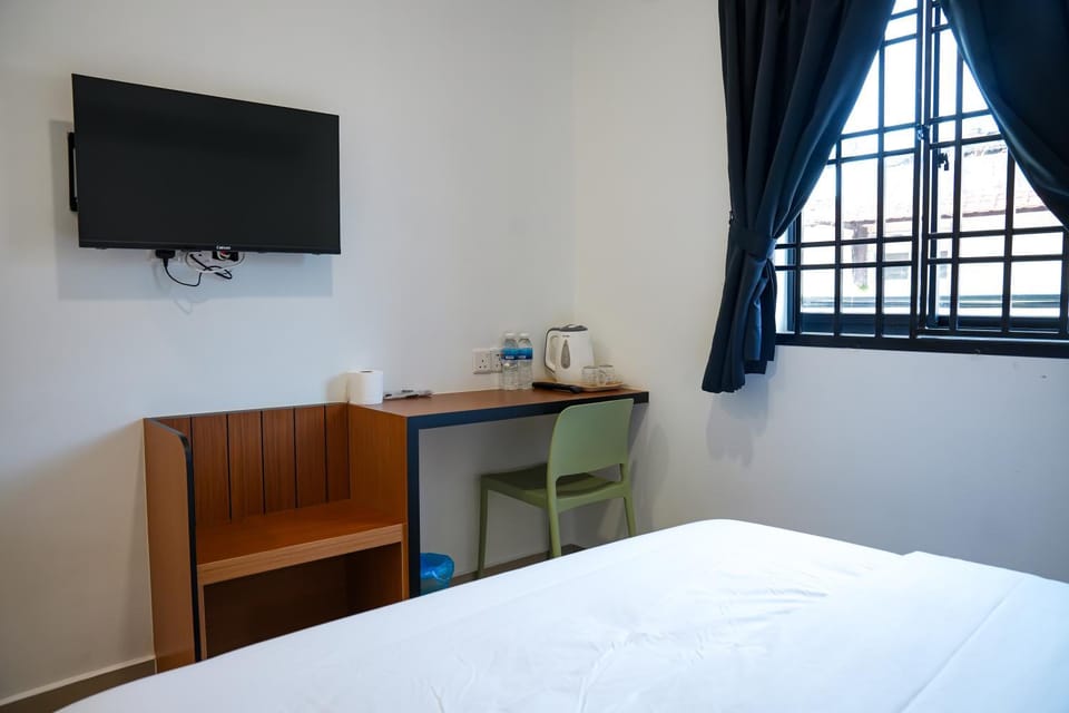 Photo of the whole room, Bedroom, furniture, internet, air conditioner