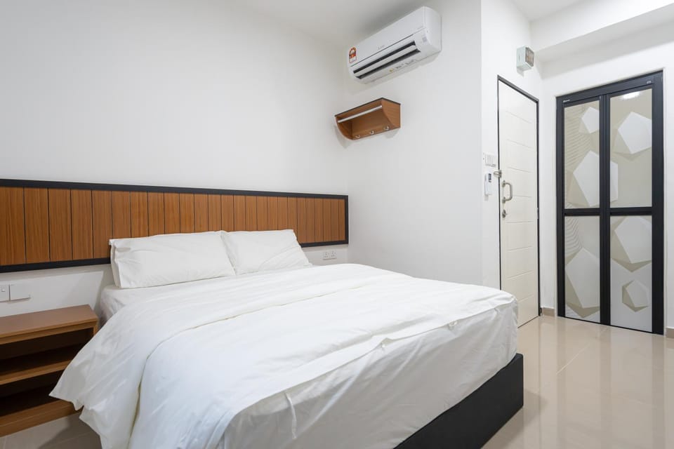 Bed, Photo of the whole room, Bedroom, wardrobe, air conditioner