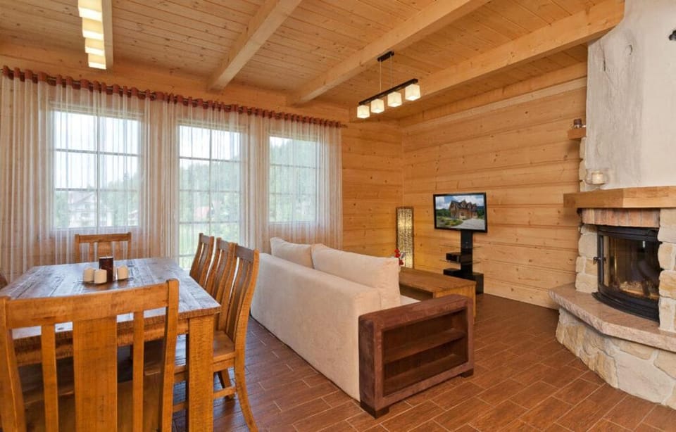 Communal lounge/ TV room, TV and multimedia, Living room, Seating area, Dining area