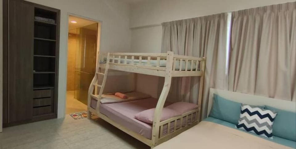 By the sea Beach Front, Seaview And Pool side Apartment in Batu Ferringhi, Penang, Malaysia
