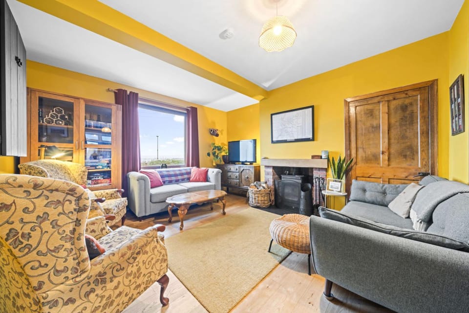 Communal lounge/ TV room, Living room