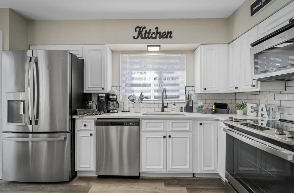 Kitchen or kitchenette, dishwasher, oven, stove