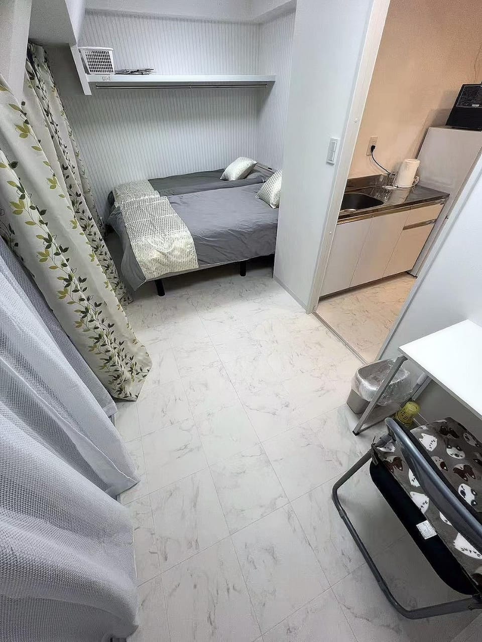 Bed, Photo of the whole room, Seating area, Bedroom