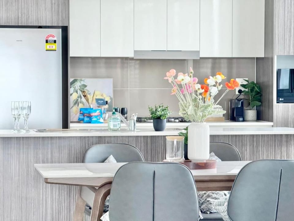 Modern Penthouse 7-min Walk to Station & Westfield Apartment in Parramatta