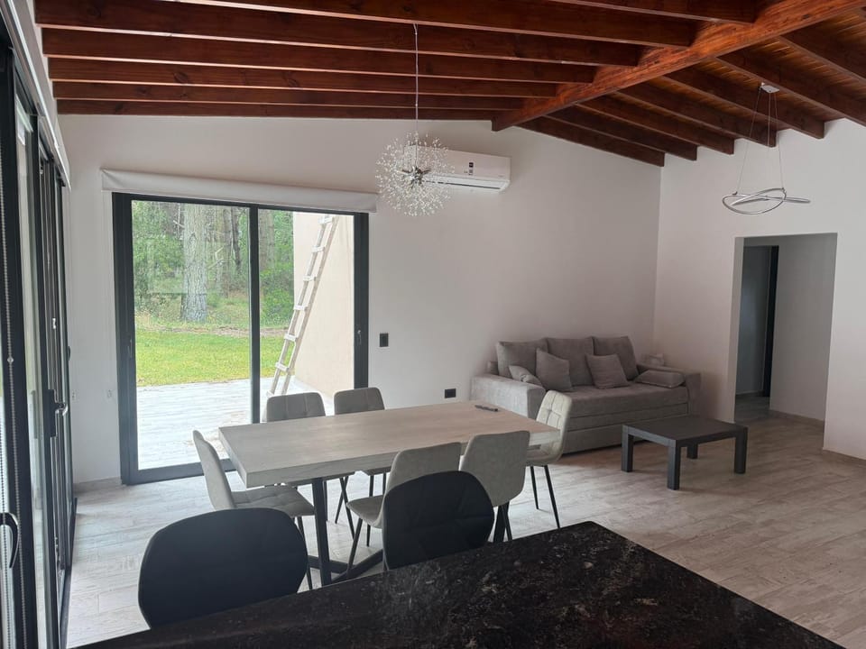 Camelias de mar House in Costa del Este