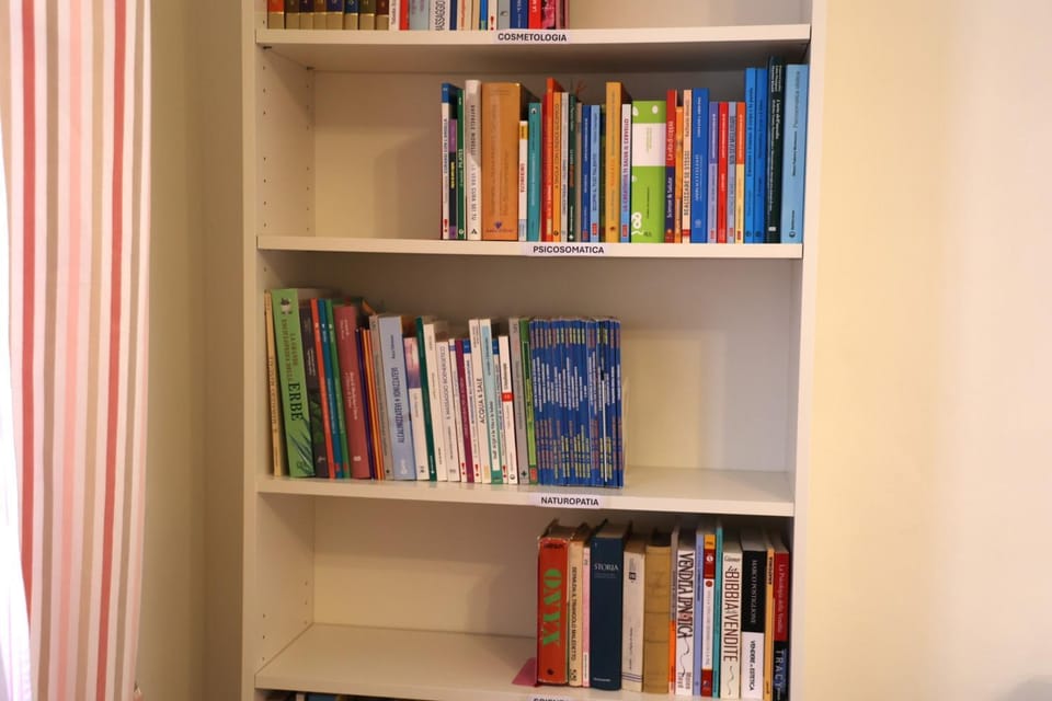 Library, Living room, Seating area