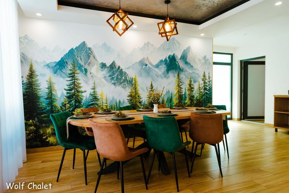 Wolf Chalet - Moieciu de Sus Bed and Breakfast in Brașov County