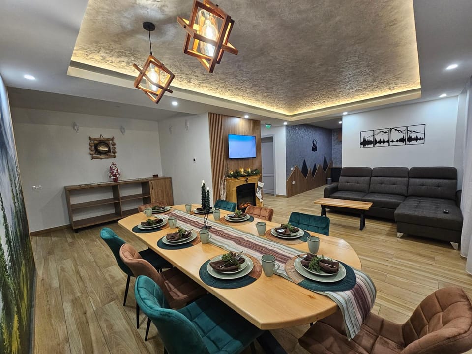 Wolf Chalet - Moieciu de Sus Bed and Breakfast in Brașov County