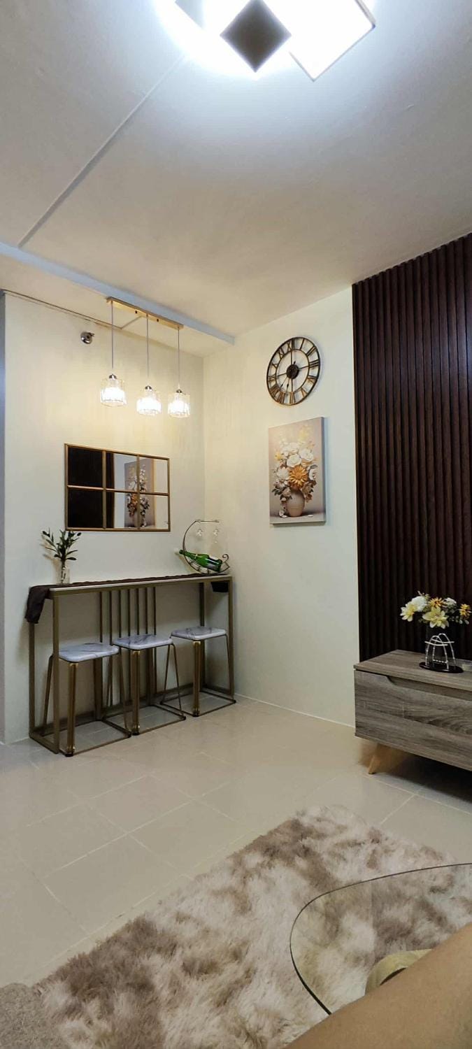 Dining area, minibar