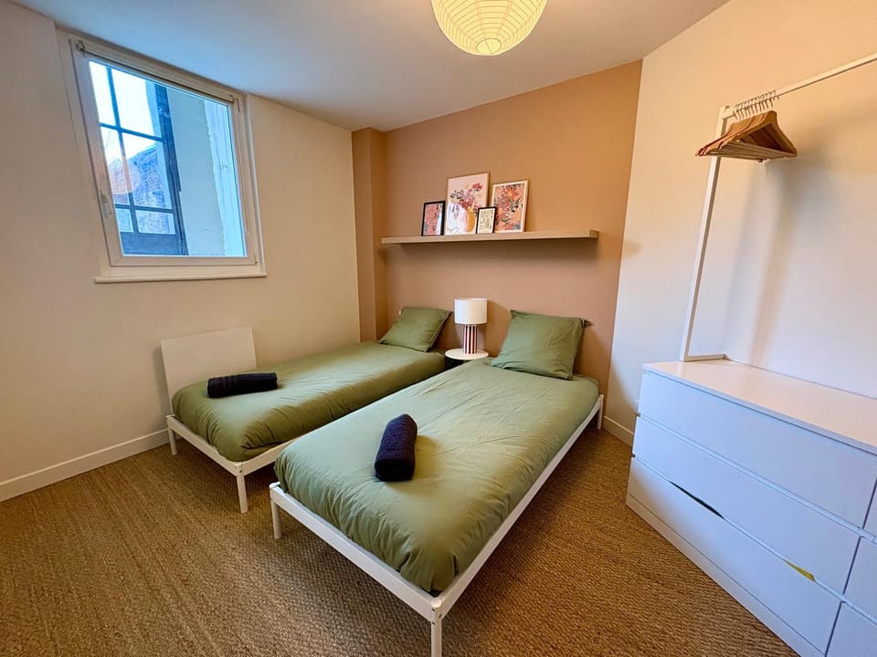 Grand RDC 6 Pers Arras Stationnement gratuit Apartment in Arras