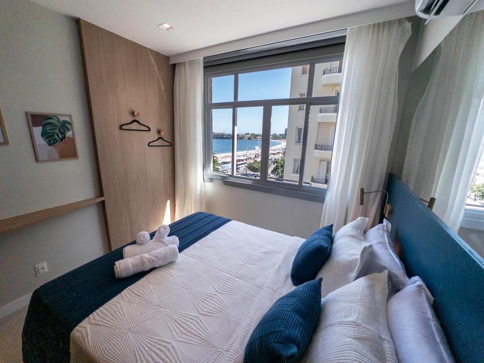Sea-view apt in Copacabana - Renovated - 7th floor Apartment in Rio de Janeiro