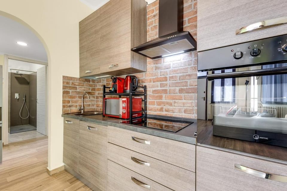 Modern apartment 10 min to Duomo, M3 Rogoredo Apartment in Milan