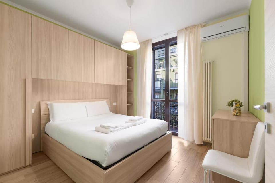 Modern apartment 10 min to Duomo, M3 Rogoredo Apartment in Milan