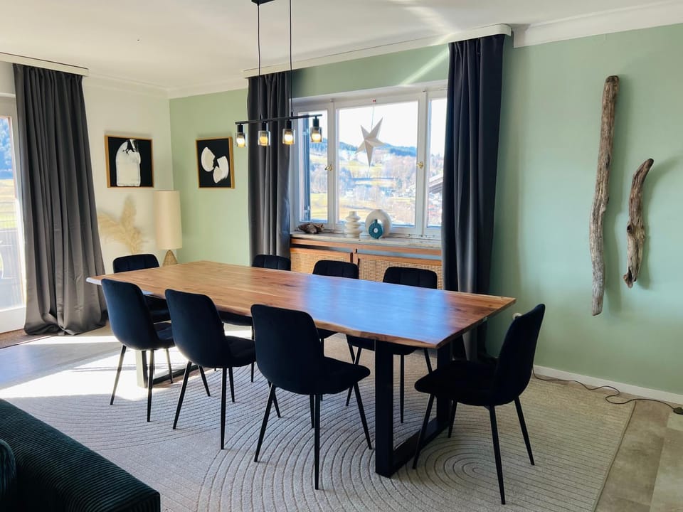 Seating area, Dining area