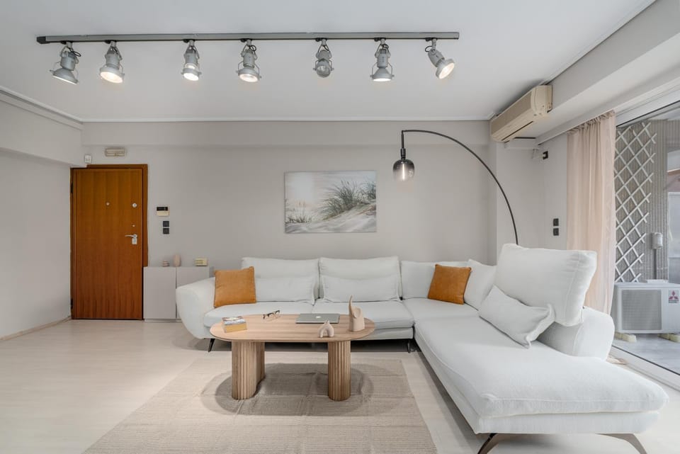 Coastal Serenity - Glyfada Central - Lampraki 6 by K&M Apartment in South Athens