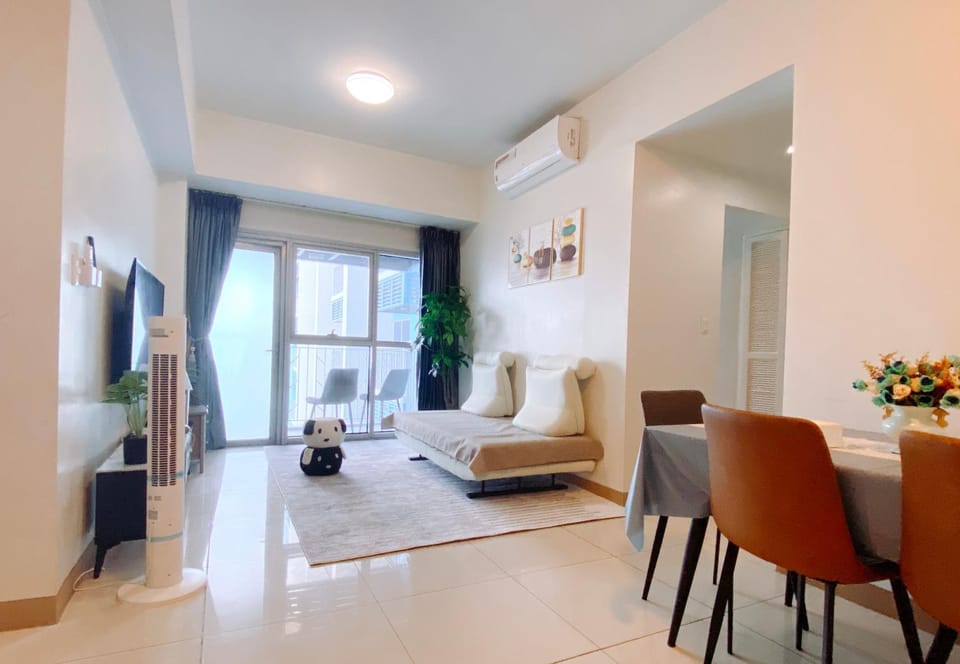 Communal lounge/ TV room, TV and multimedia, Living room, Seating area, Evening entertainment, internet, air conditioner