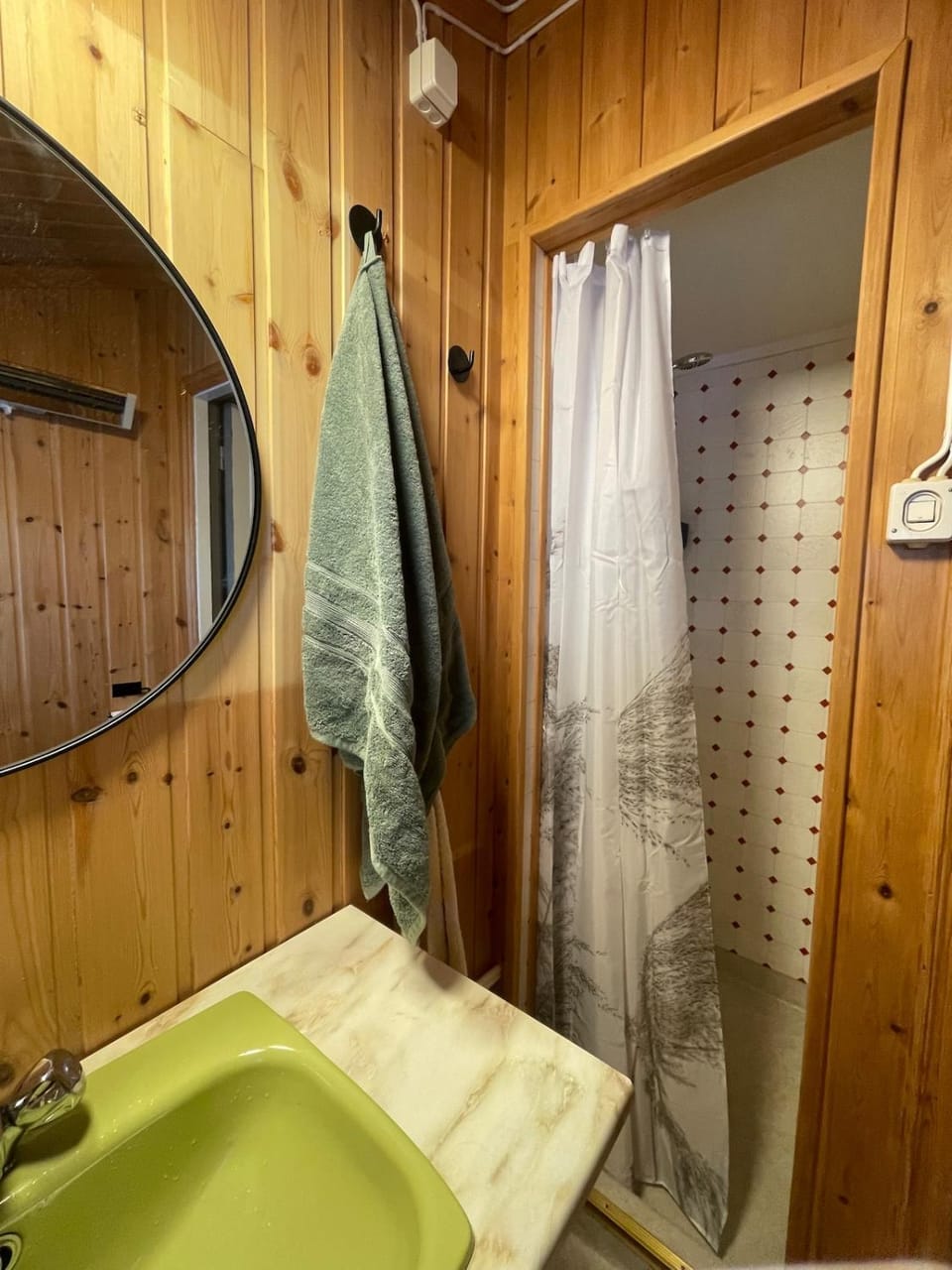 Shower, Bathroom, towels